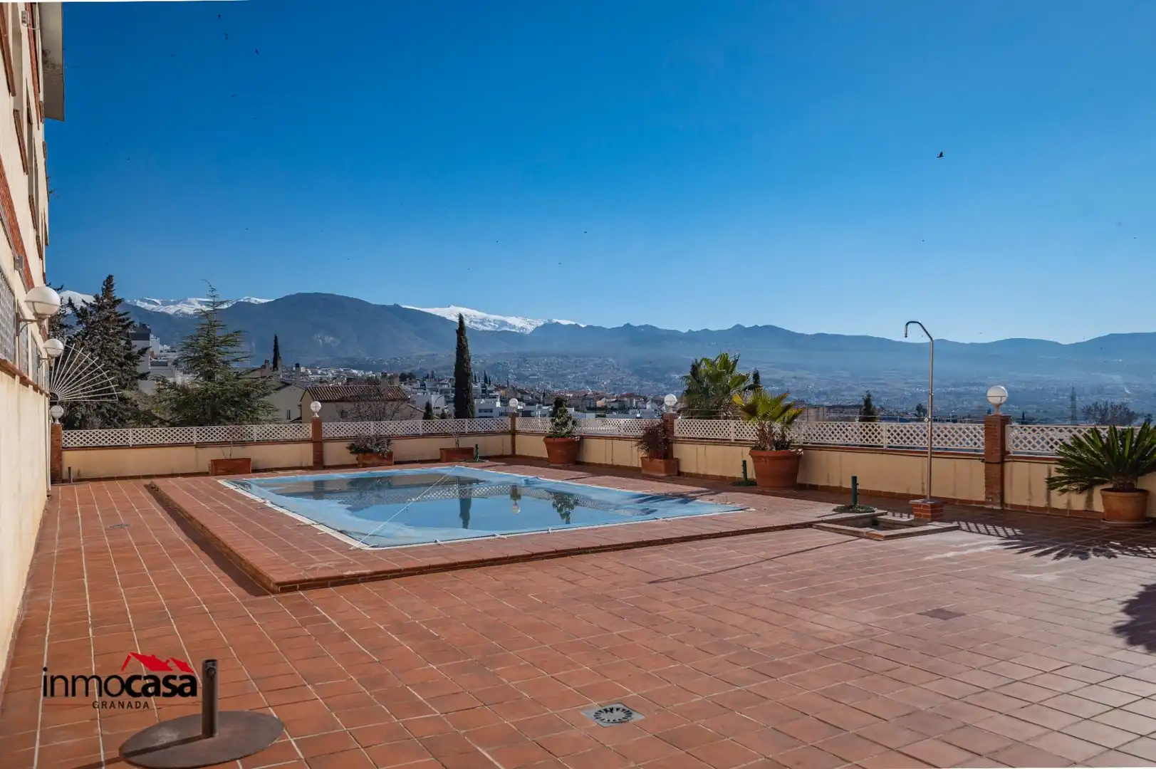 Piscina de Casa adosada en venda en Granada amb Terrassa