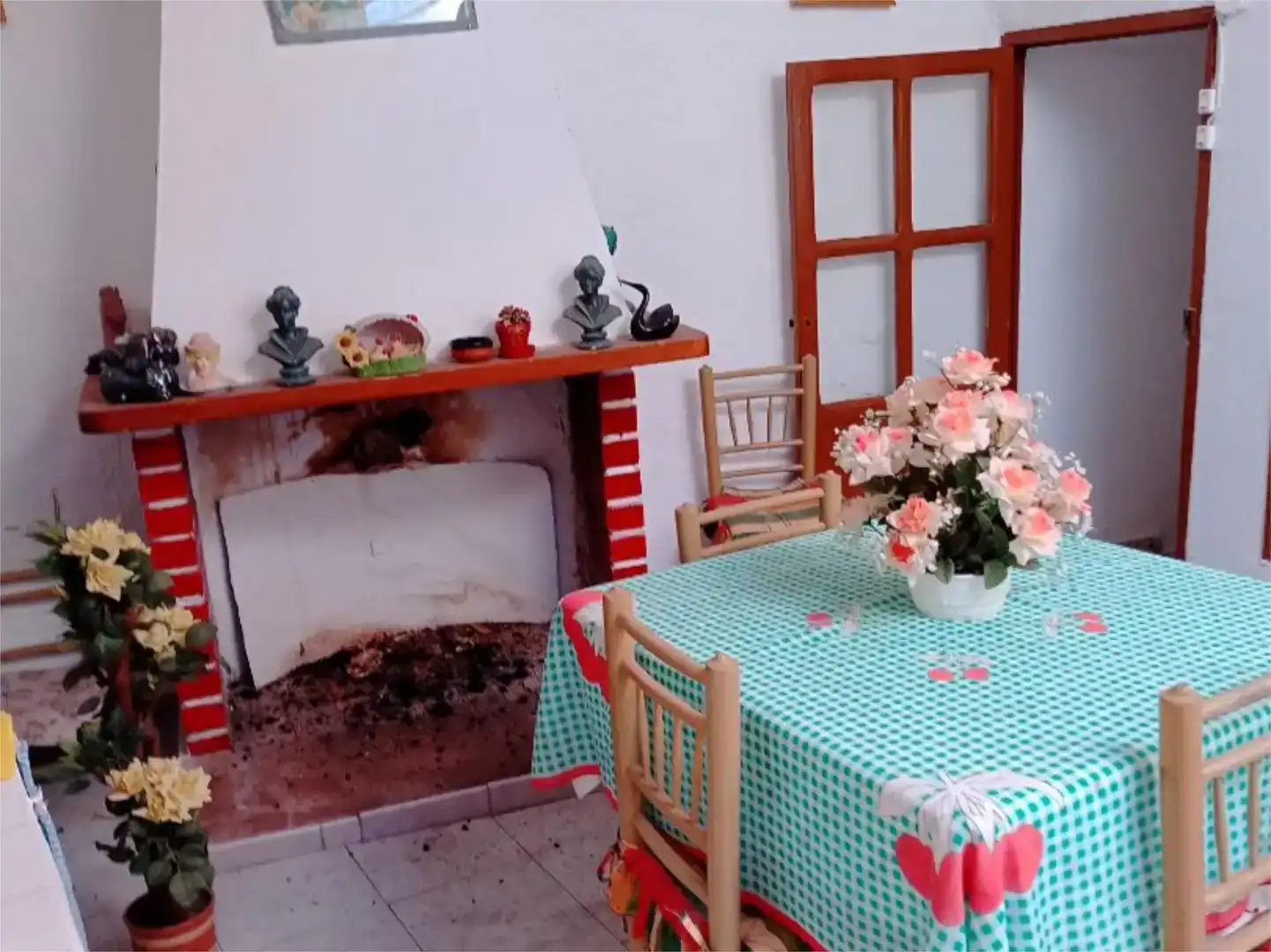Menjador de Casa adosada en venda en Benatae