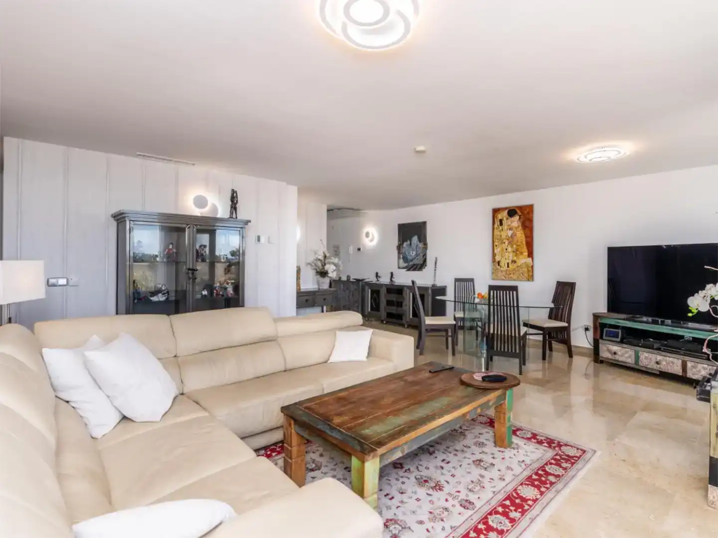 Living room of Flat for sale in Benahavís  with Air Conditioner, Terrace and Swimming Pool
