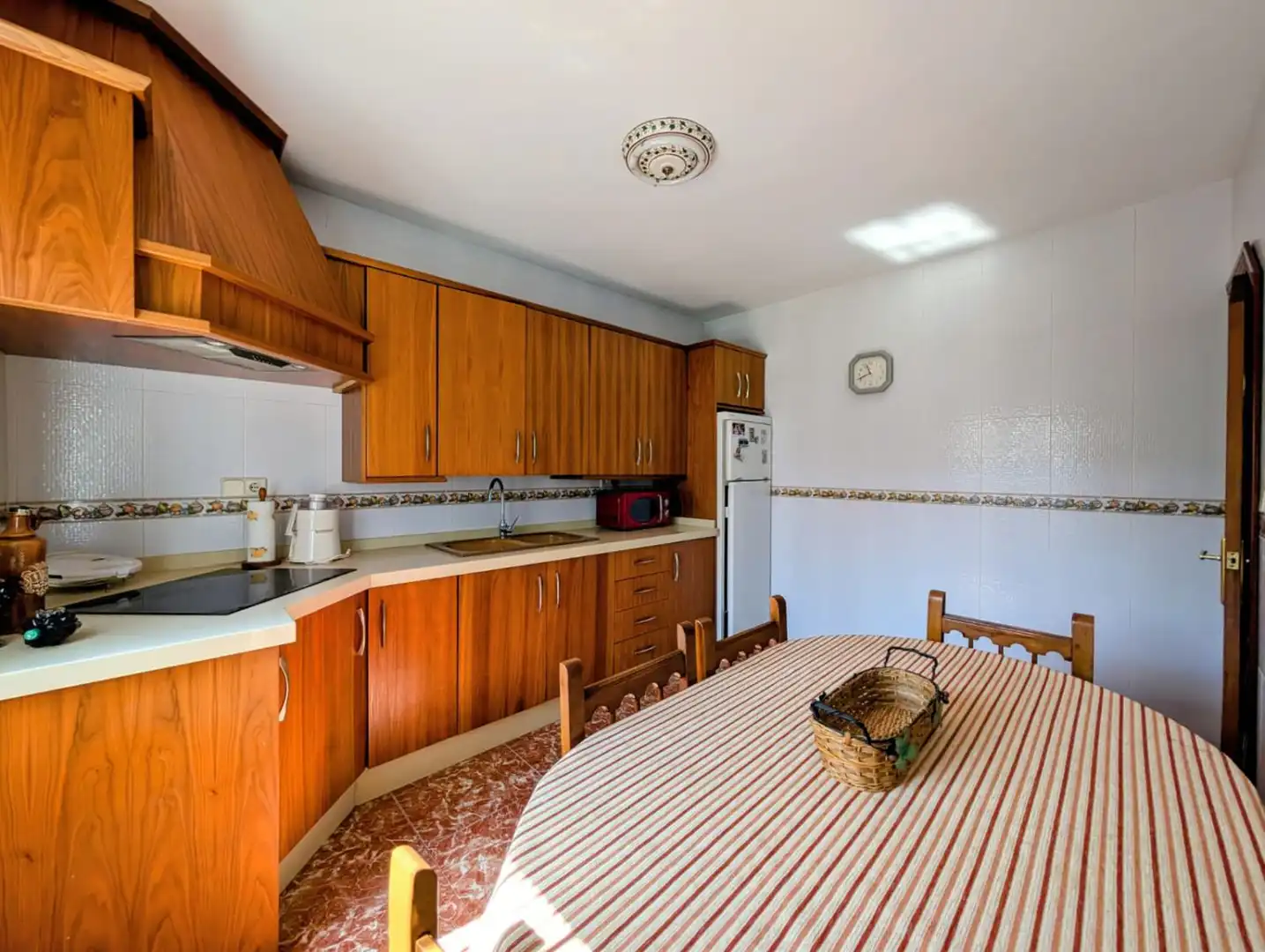 Cuina de Casa o xalet en venda en Villanueva de Tapia amb Aire condicionat, Terrassa i Traster