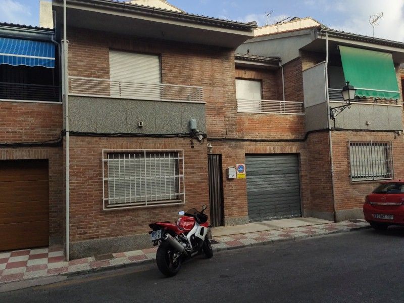 Vista exterior de Casa adosada en venda en Armilla