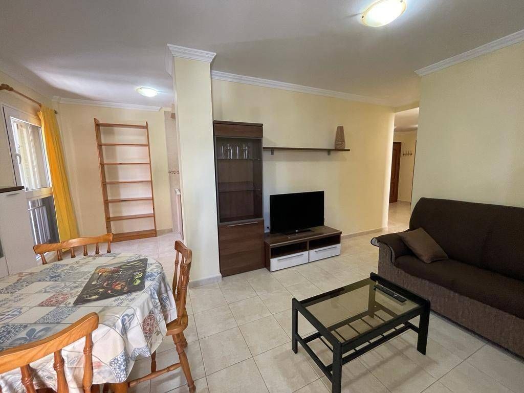 Sala d'estar de Pis de lloguer en Granadilla de Abona amb Aire condicionat, Moblat i TV