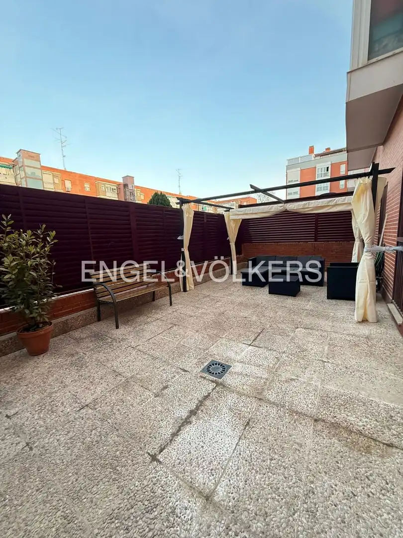 Terrace of Flat for rent in Madrid  with Heating, Private garden and Parquet flooring
