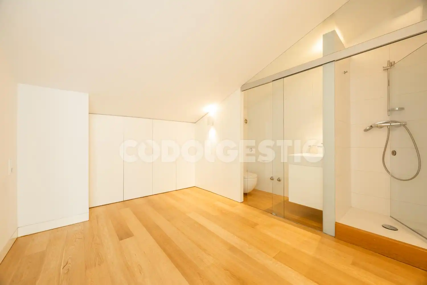 Flat for sale in Vic