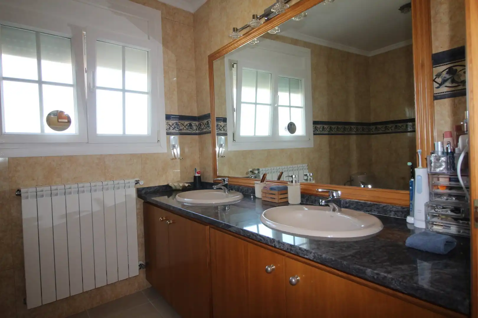 Bathroom of Houses for sale in Figueres  with Heating