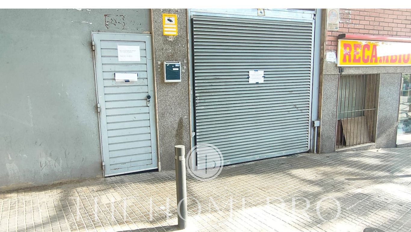 Exterior view of Garage for sale in Santa Coloma de Gramenet  with Alarm