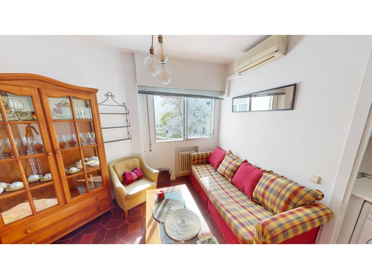 Dormitori de Apartament de lloguer en  Madrid Capital amb Aire condicionat, Calefacció i Moblat