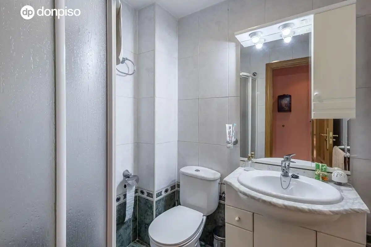 Baño de Piso en venta en Granada con Aire acondicionado, Calefacción y Terraza
