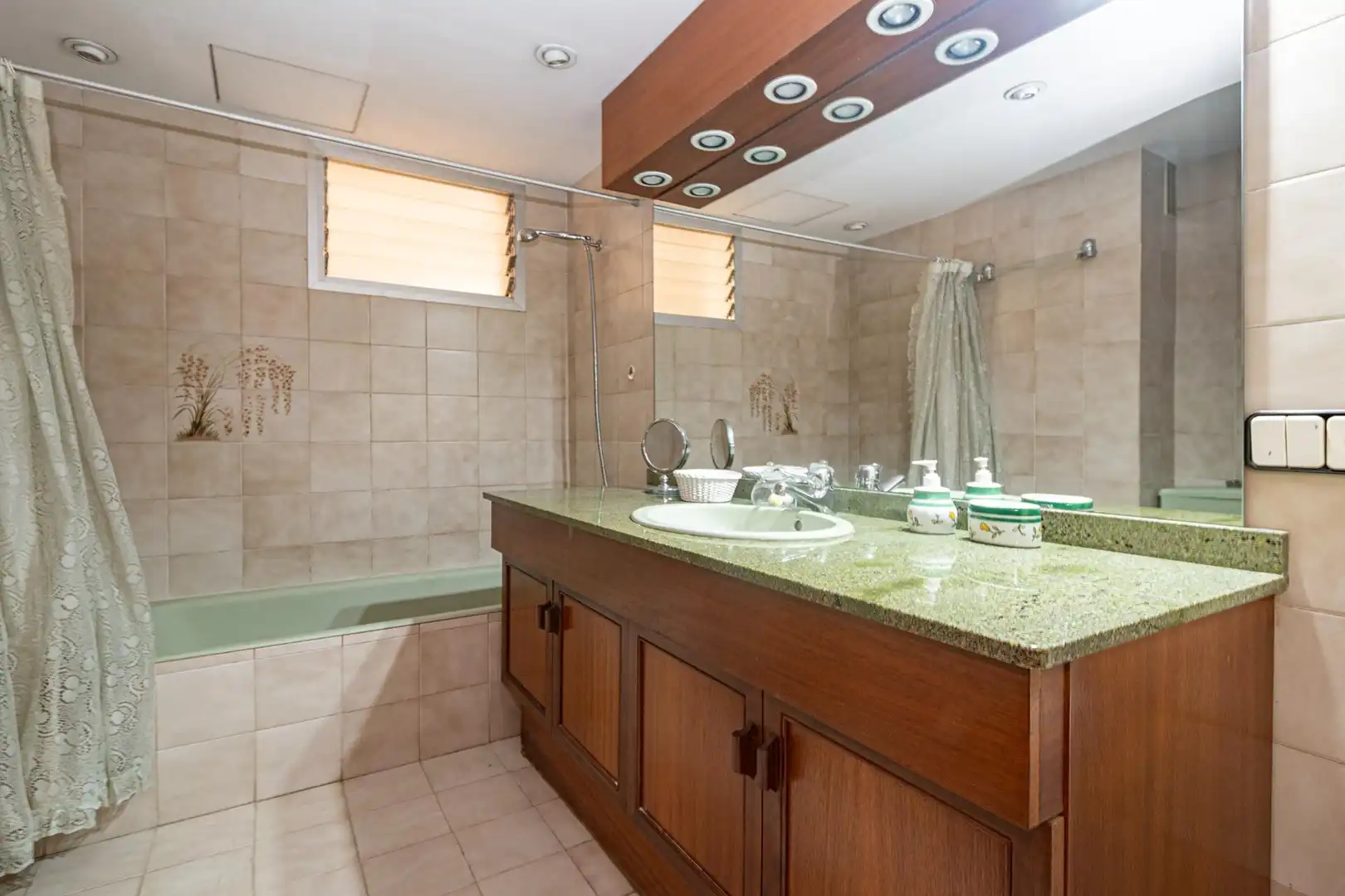 Baño de Piso en venta en  Palma de Mallorca con Calefacción y Terraza