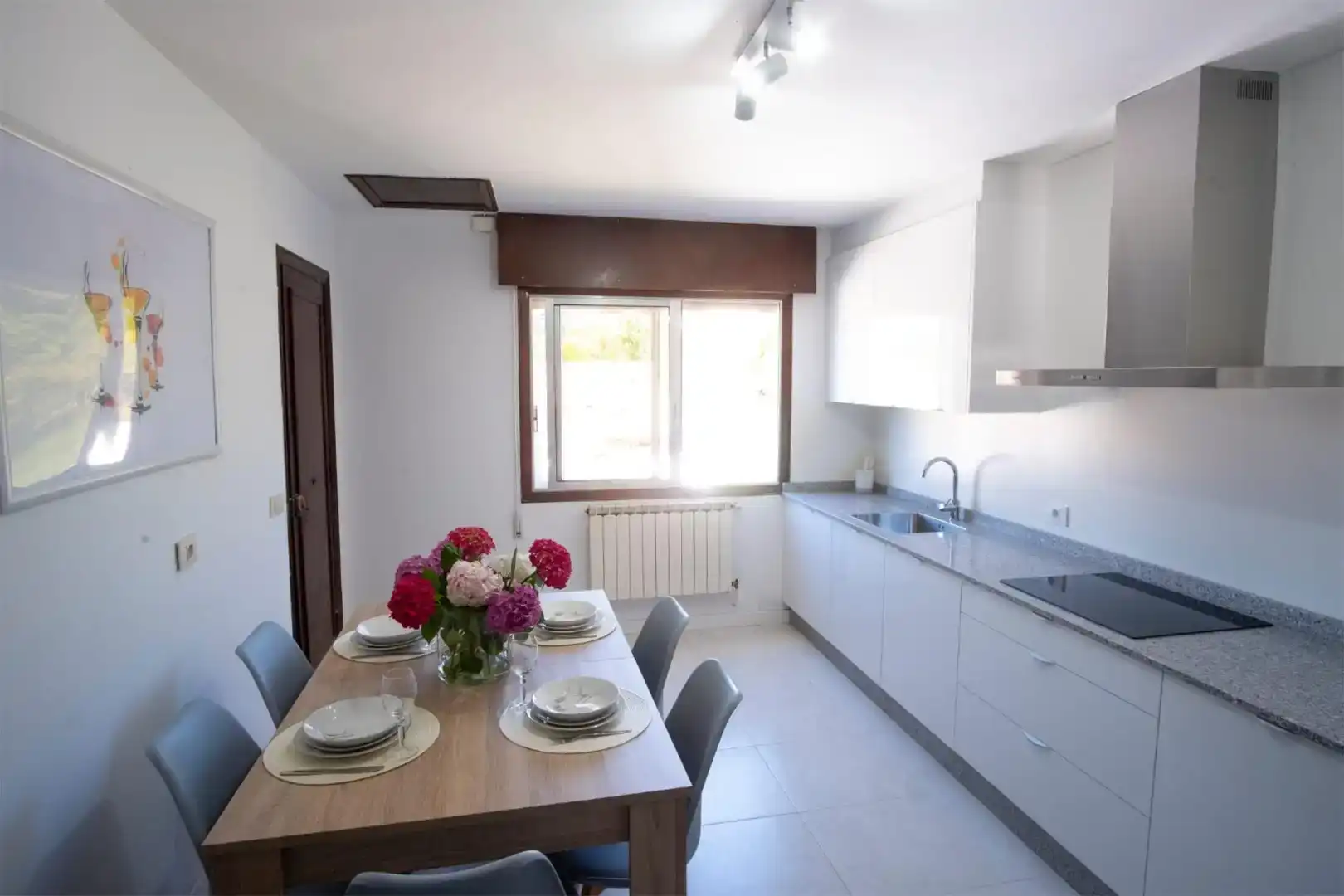 Cuina de Casa o xalet en venda en Vigo  amb Jardí privat, Parquet i Moblat