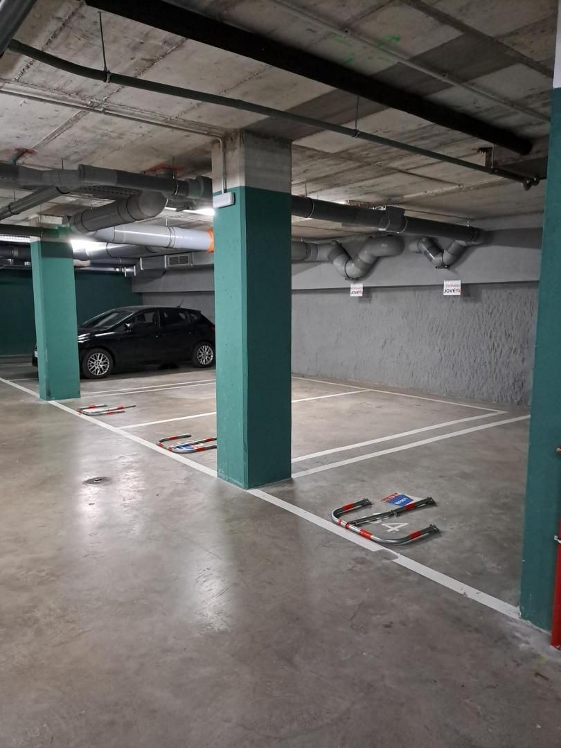 Aparcament de Garatge en venda en Cornellà de Llobregat