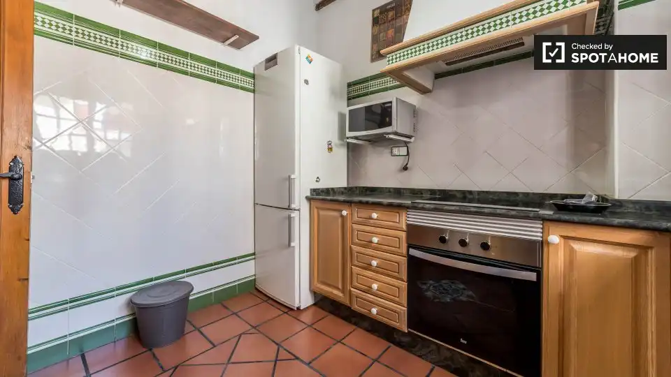 Küche von Wohnung zur untervermieten in Valencia mit Klimaanlage, Heizung und Möbliert