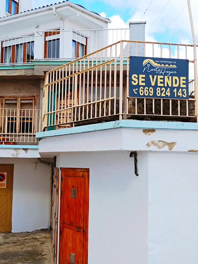 Exterior view of Flat for sale in Barruelo de Santullán  with Parquet flooring, Terrace and Furnished