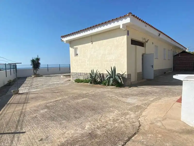 Vista exterior de Casa o xalet en venda en Vinaròs amb Aire condicionat i Jardí privat