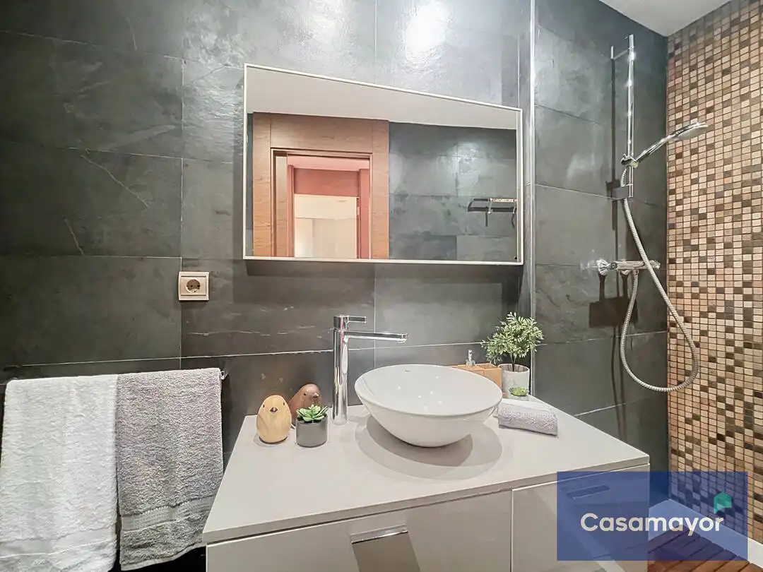 Baño de Piso en venta en Alicante / Alacant con Aire acondicionado, Calefacción y Trastero