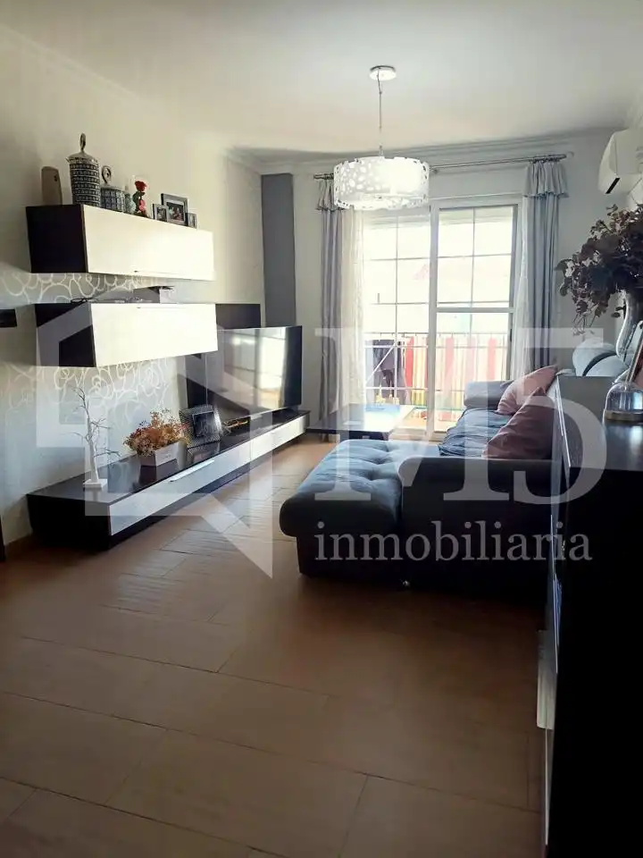 Piso en venta en Caleta de Vélez