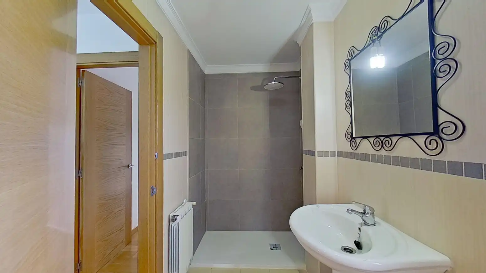 Baño de Casa o chalet en venta en Santillana del Mar con Calefacción, Jardín privado y Parquet
