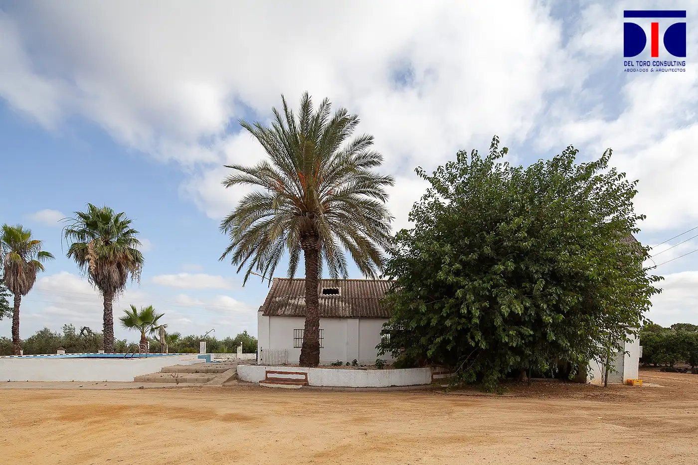 Vista exterior de Finca rústica en venta en Carmona con Jardín privado, Terraza y Piscina