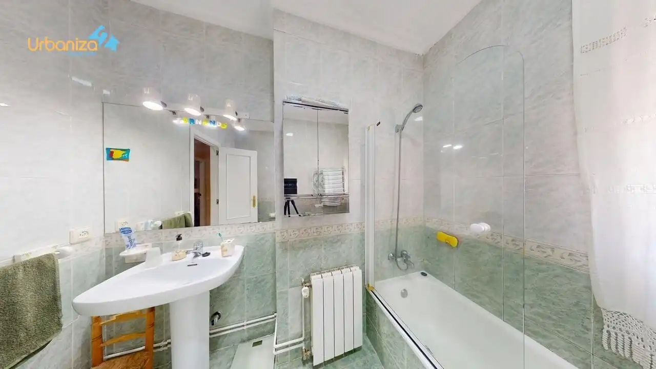 Baño de Casa o chalet en venta en Badajoz con Aire acondicionado, Calefacción y Jardín privado