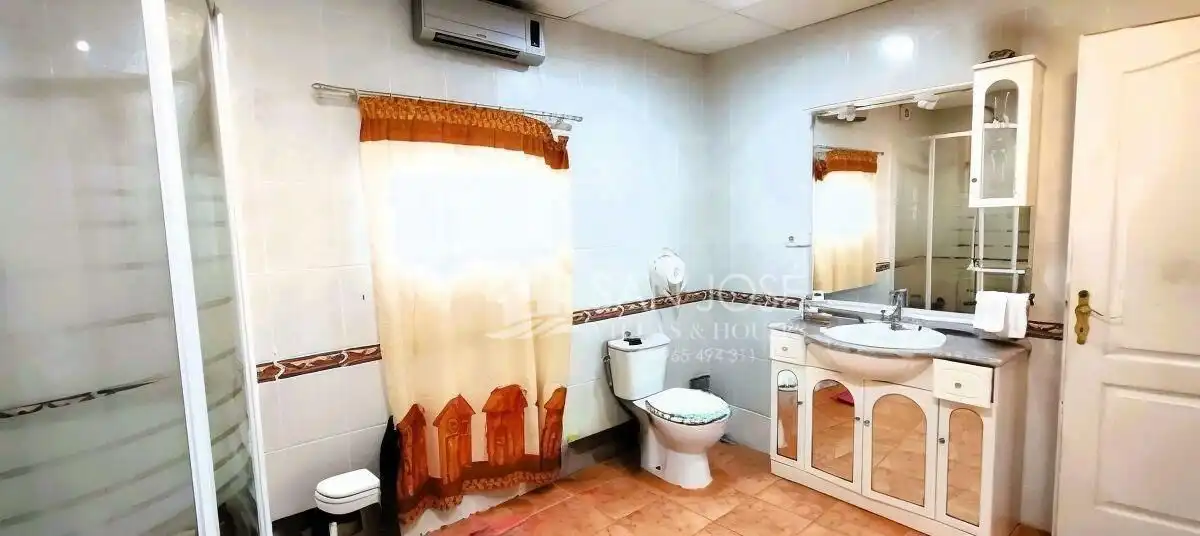 Bany de Casa o xalet en venda en Monóvar  / Monòver amb Calefacció, Traster i Piscina
