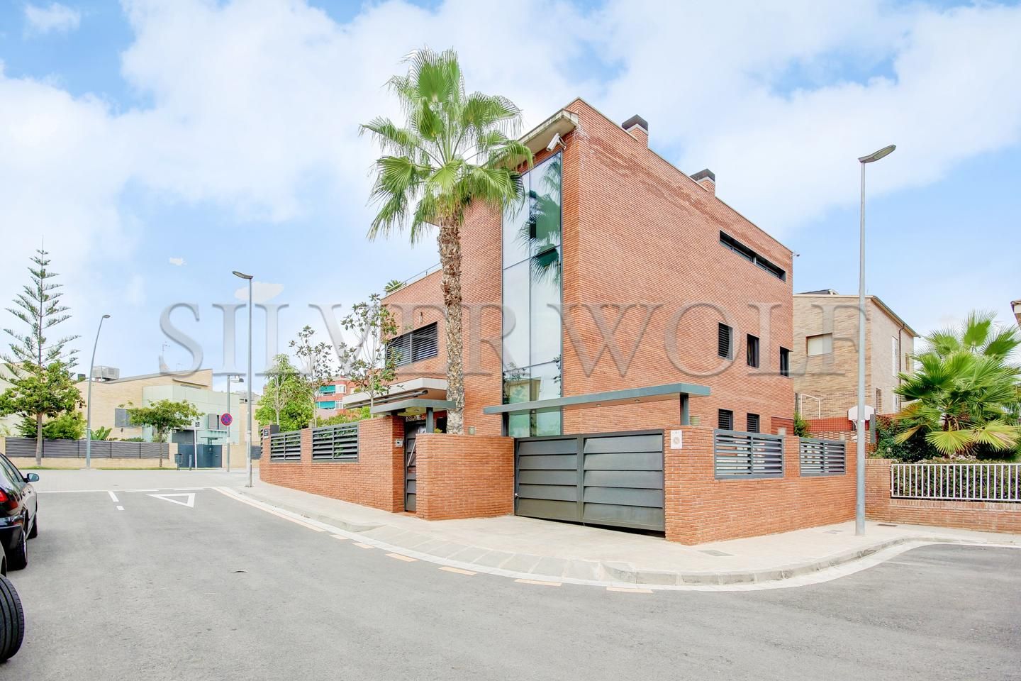 Vista exterior de Casa o xalet en venda en Viladecans amb Aire condicionat, Calefacció i Jardí privat