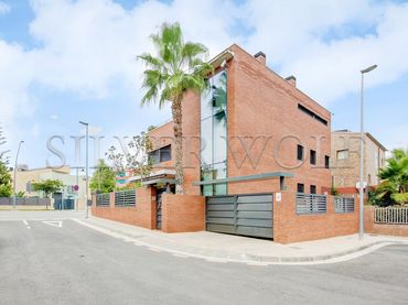 House with garden for sale in Torrent Ballester