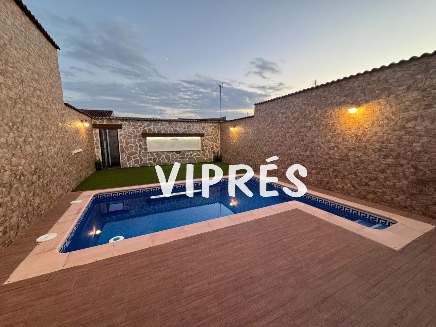 Piscina de Casa o xalet en venda en La Garrovilla  amb Aire condicionat, Piscina i Moblat