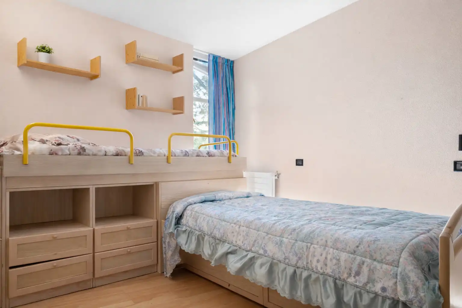 Dormitori de Casa o xalet en venda en Hoyo de Manzanares amb Jardí privat, Terrassa i Piscina