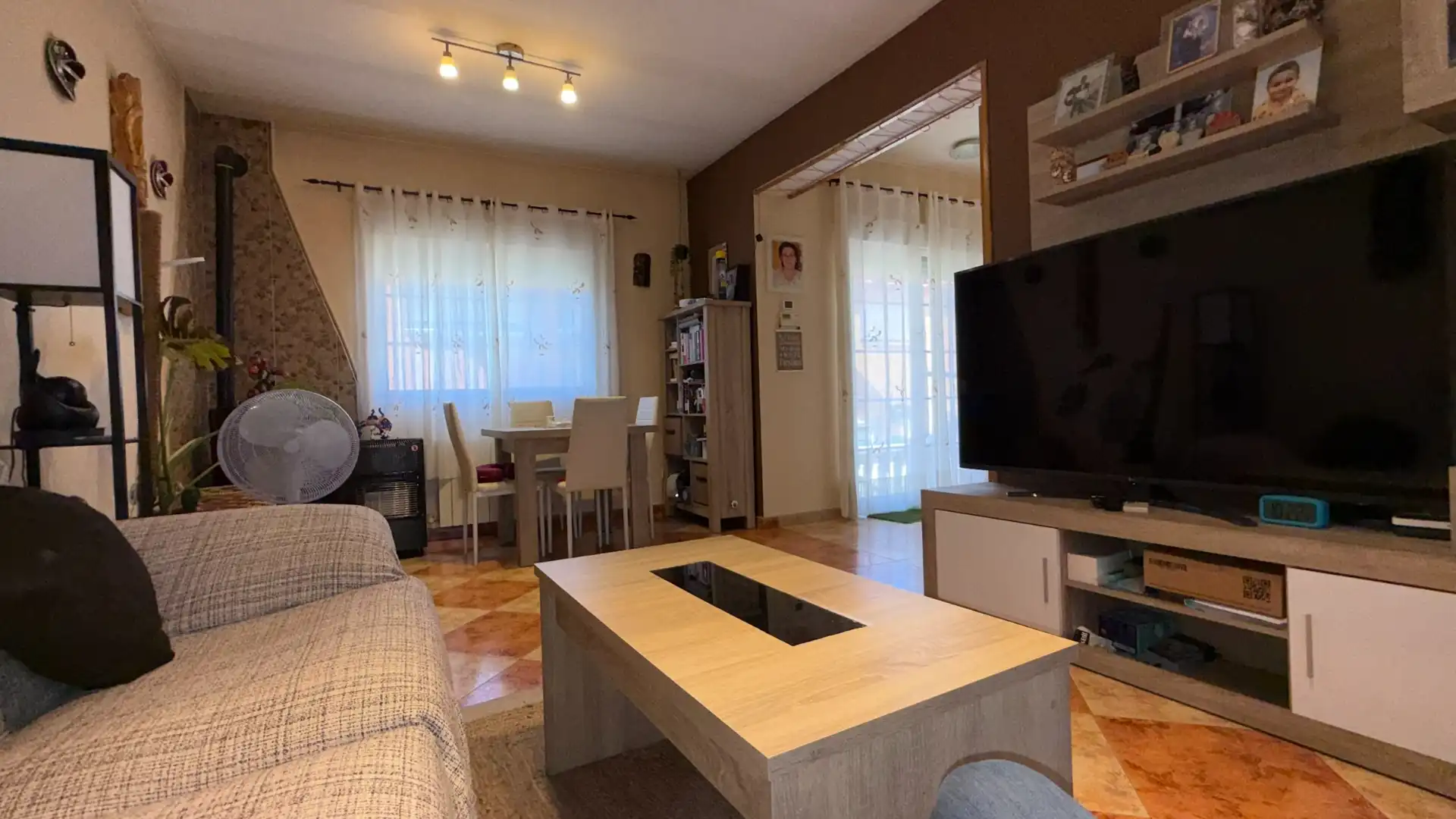 Sala de estar de Casa adosada en venta en Villa del Prado con Aire acondicionado y Terraza