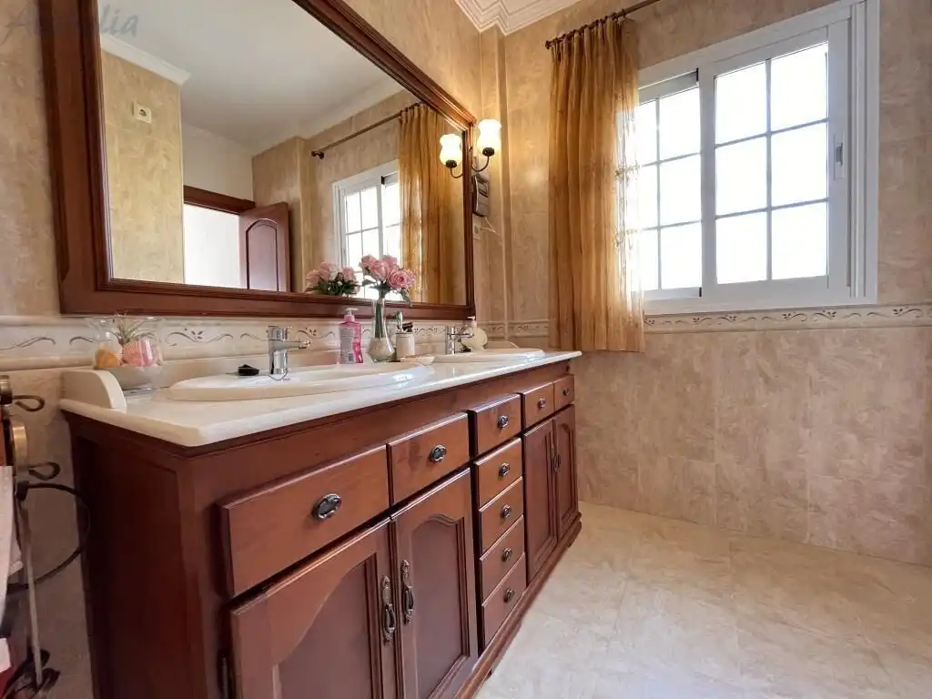 Baño de Casa o chalet en venta en Málaga con Aire acondicionado, Calefacción y Jardín privado