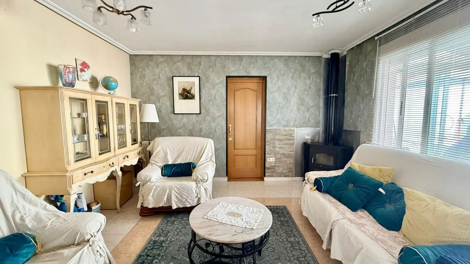 Sala d'estar de Casa o xalet en venda en Zarzuela del Pinar amb Calefacció i Moblat