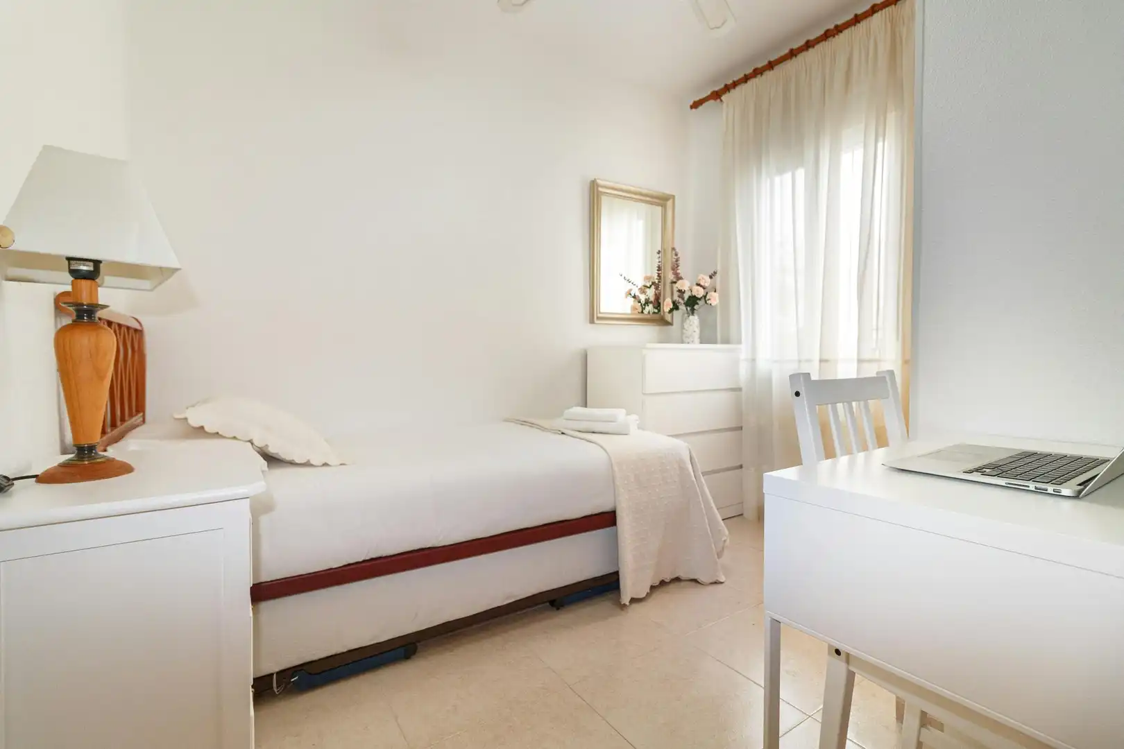 Bedroom of Flat for rent in Sevilla  with Air Conditioner, Heating and Furnished