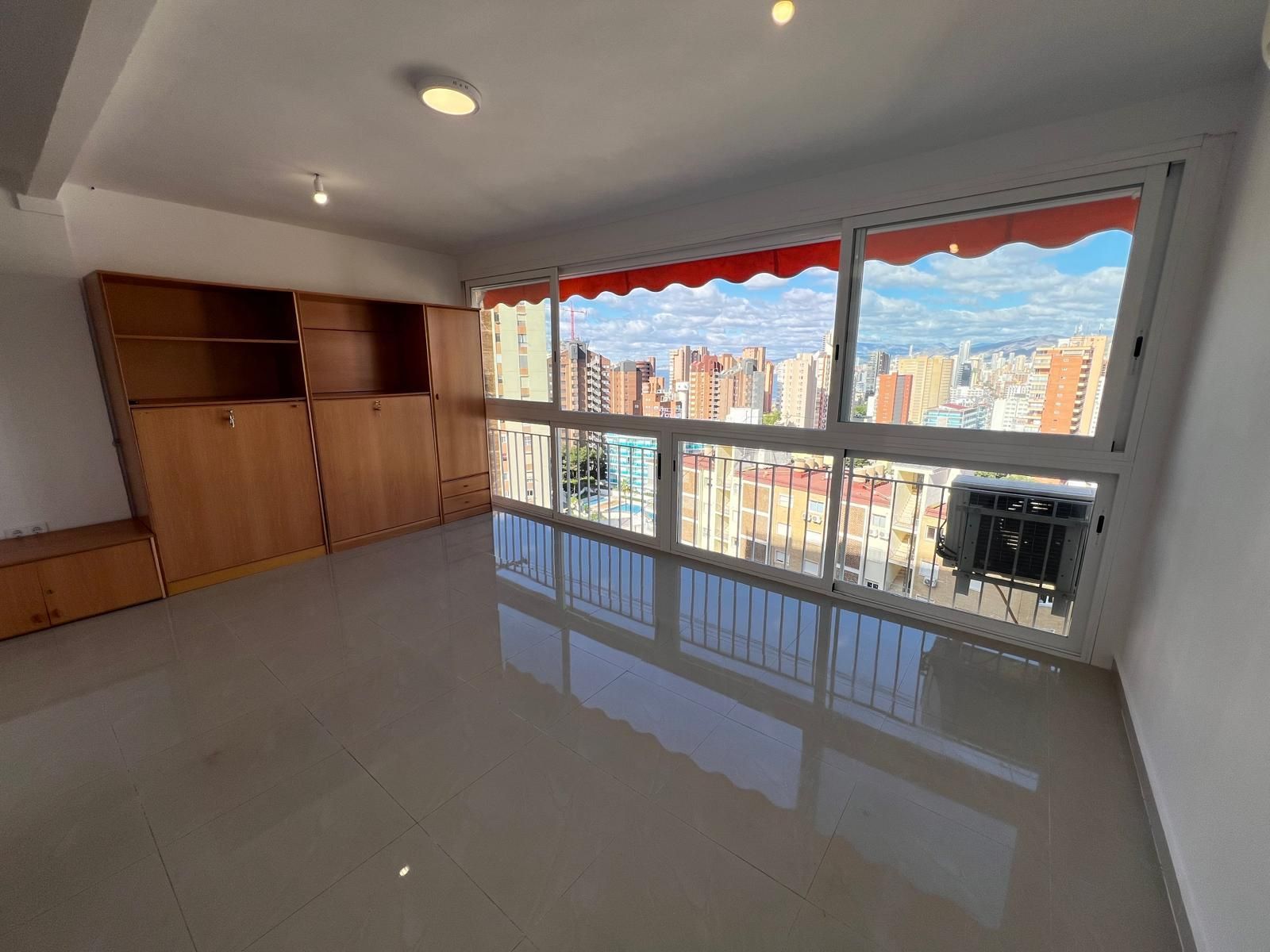 Habitación de Apartamento en venta en Benidorm con Aire acondicionado, Calefacción y Terraza