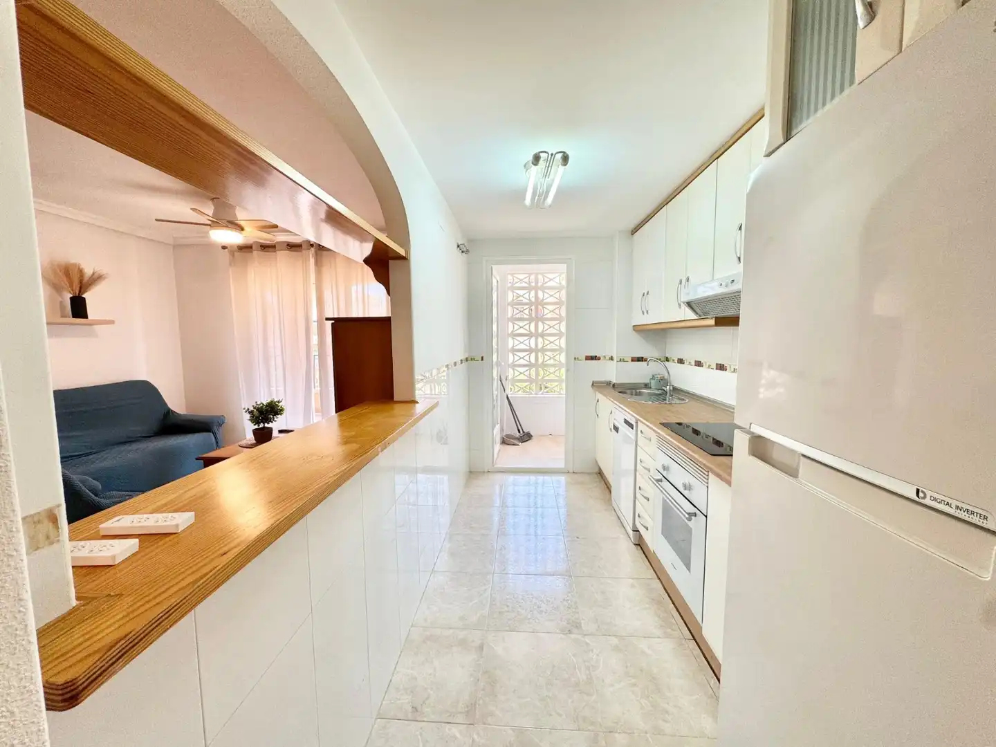 Cocina de Apartamento de alquiler en Orihuela con Aire acondicionado, Piscina y Amueblado