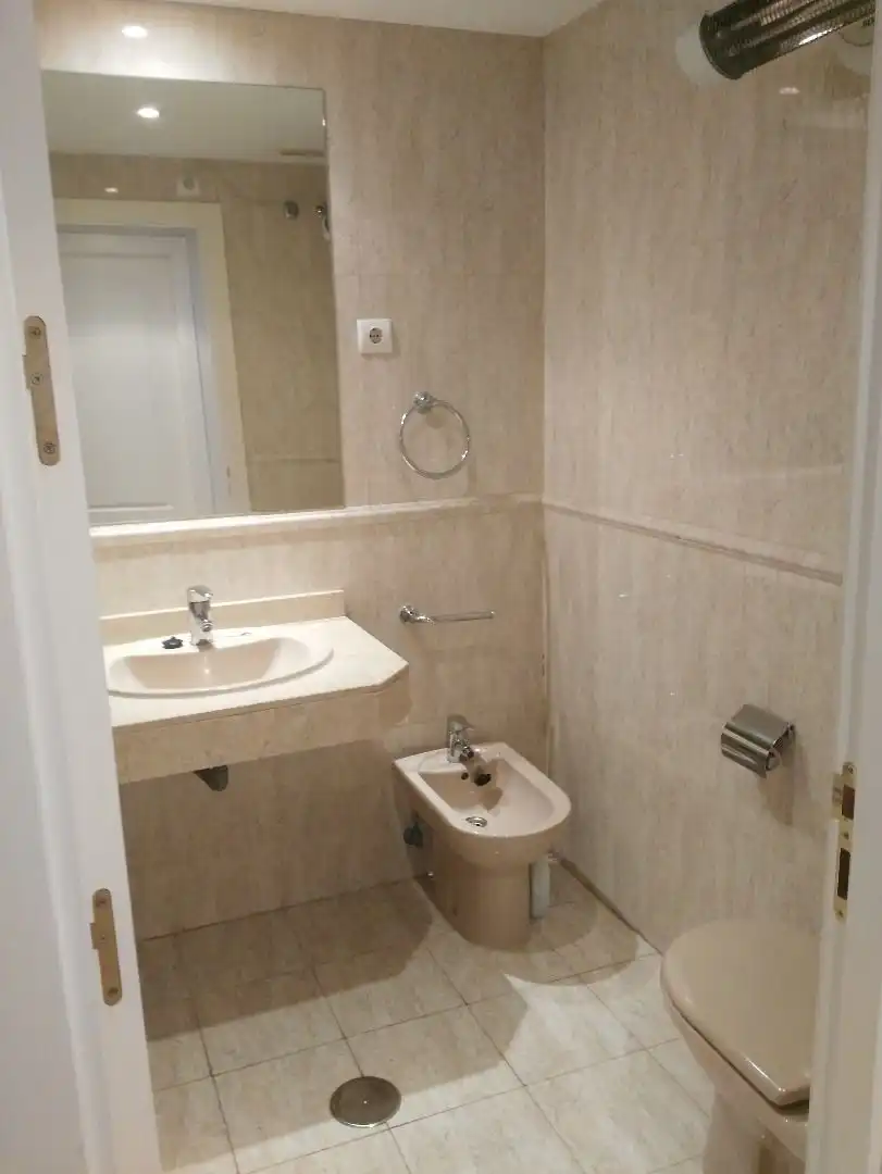 Baño de Piso en venta en Madrid con Aire acondicionado, Calefacción y Amueblado