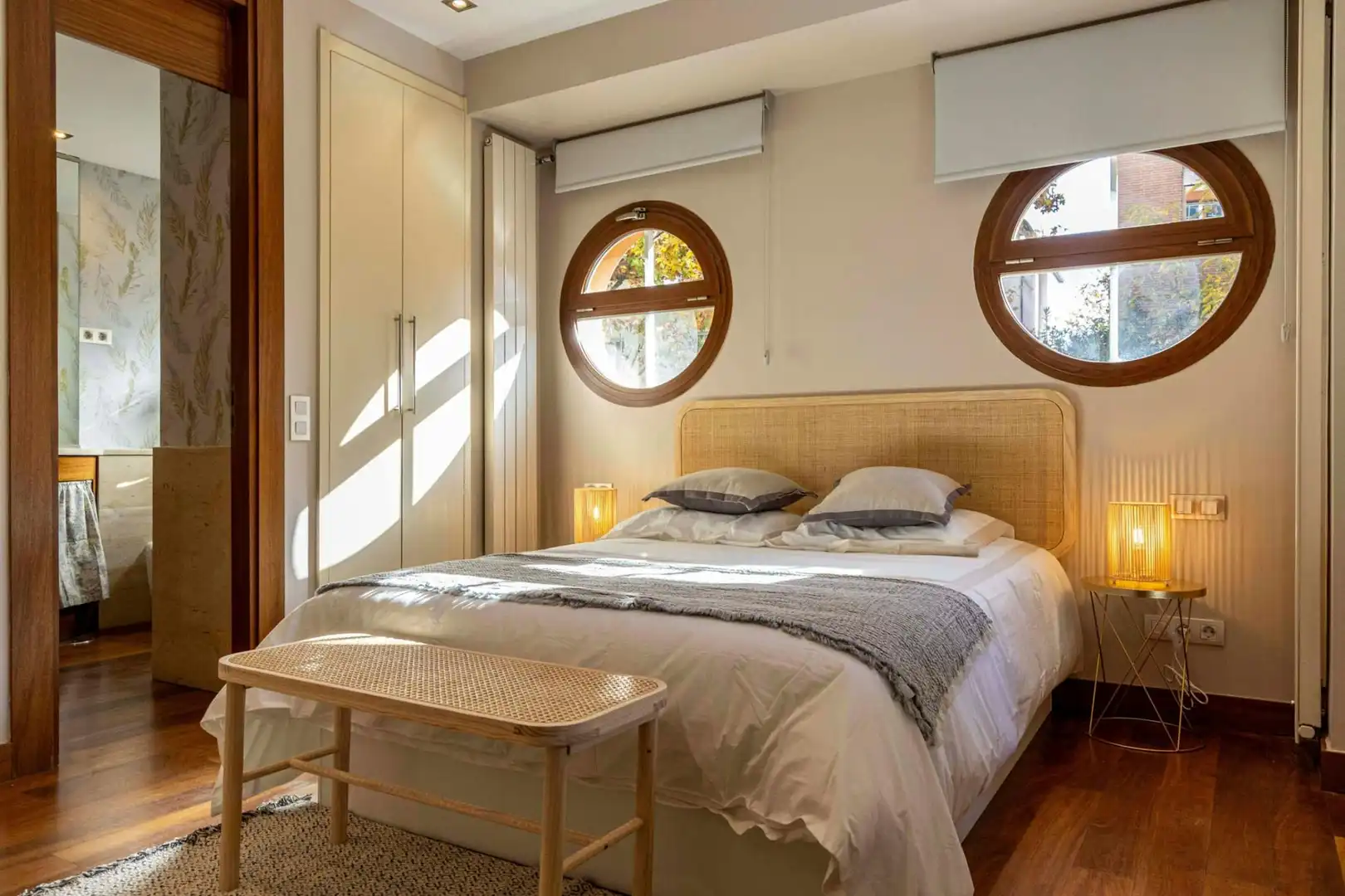 Schlafzimmer von Wohnung zur Miete in Madrid mit Klimaanlage, Privatgarten und Möbliert
