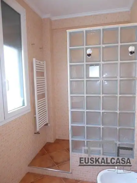 Bathroom of Flat for rent in Basurtu - Zorrotza