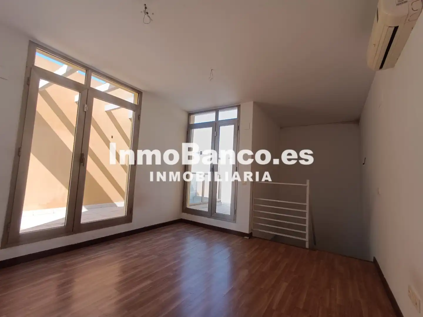 Living room of Detached homes for rent in La Pobla de Vallbona  with Air Conditioner, Heating and Terrace