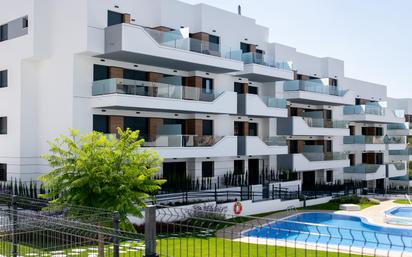 Vista exterior de Pis en venda en Orihuela amb Aire condicionat, Terrassa i Piscina