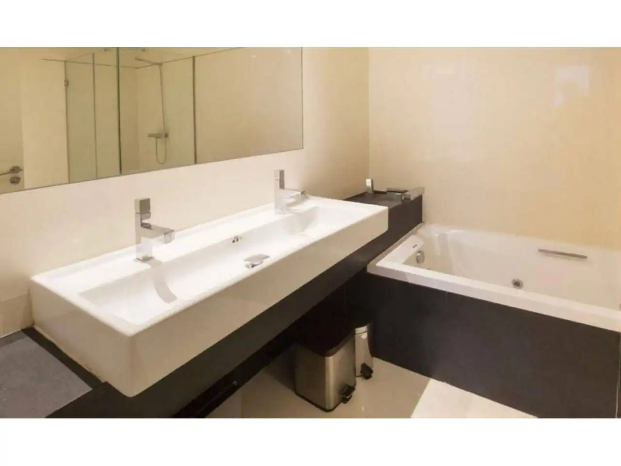 Bany de Apartament en venda en Barcelona amb Aire condicionat, Traster i Balcó