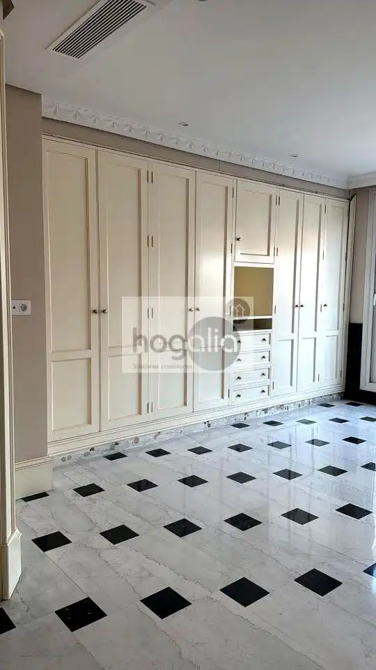 Schlafzimmer von Wohnung zur Miete in Sevilla mit Klimaanlage und Terrasse