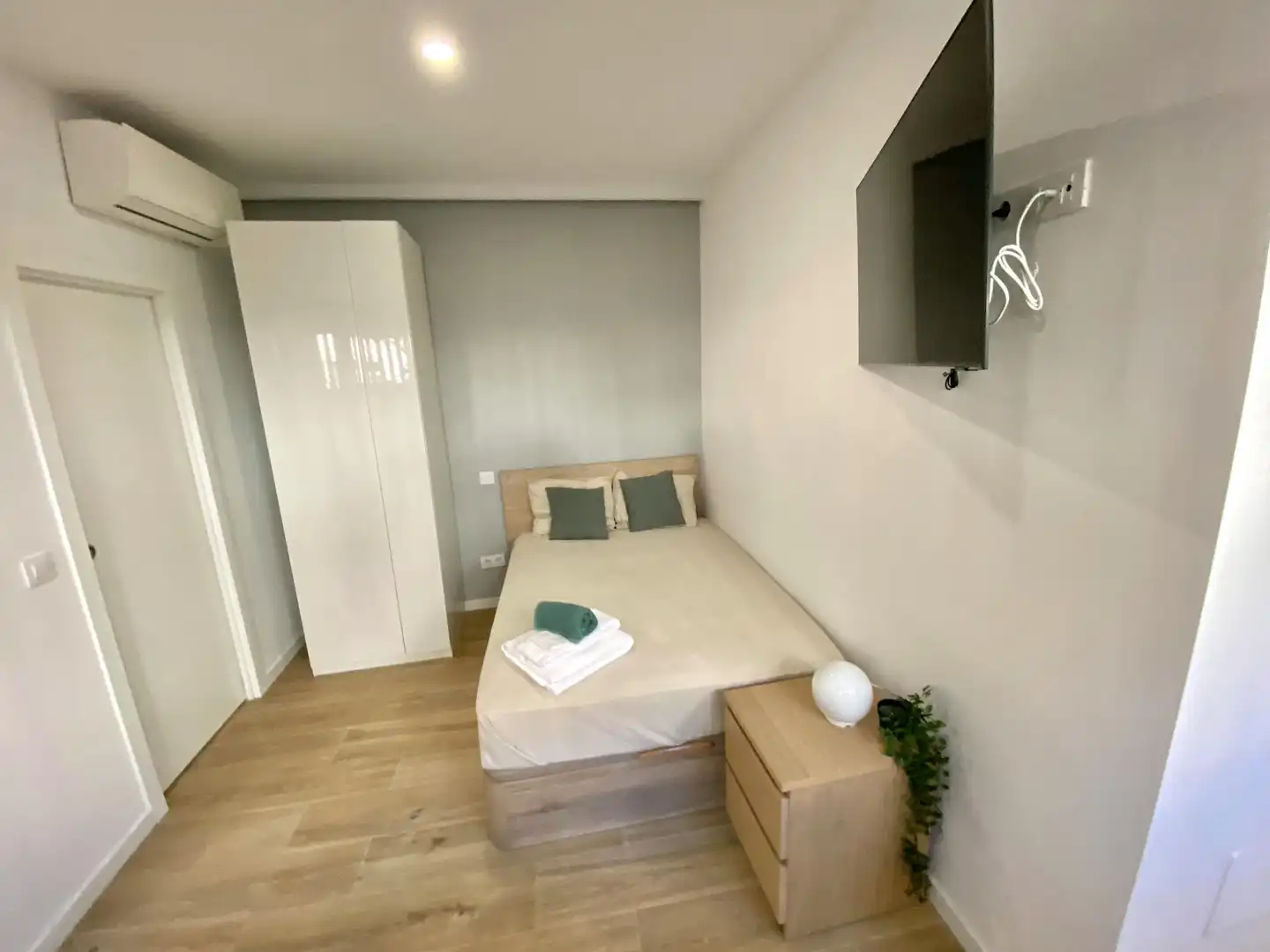Schlafzimmer von Wohnung zur Miete in Madrid mit Klimaanlage, Heizung und Privatgarten