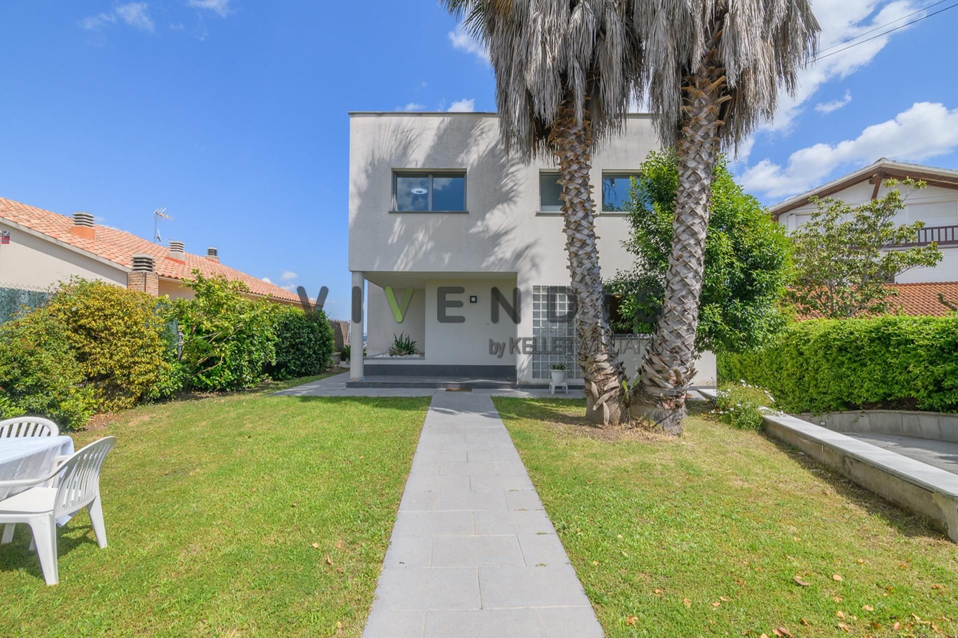 Exterior view of House or chalet for sale in Sant Esteve Sesrovires  with Heating, Private garden and Terrace