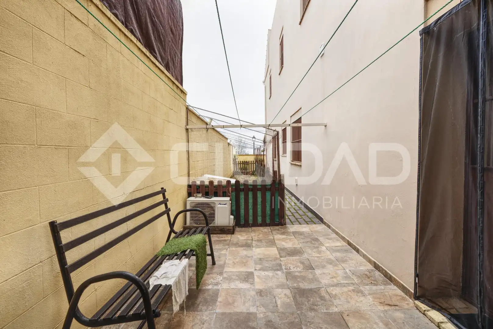 Terrassa de Casa o xalet en venda en Castilleja de la Cuesta amb Aire condicionat, Jardí privat i Terrassa