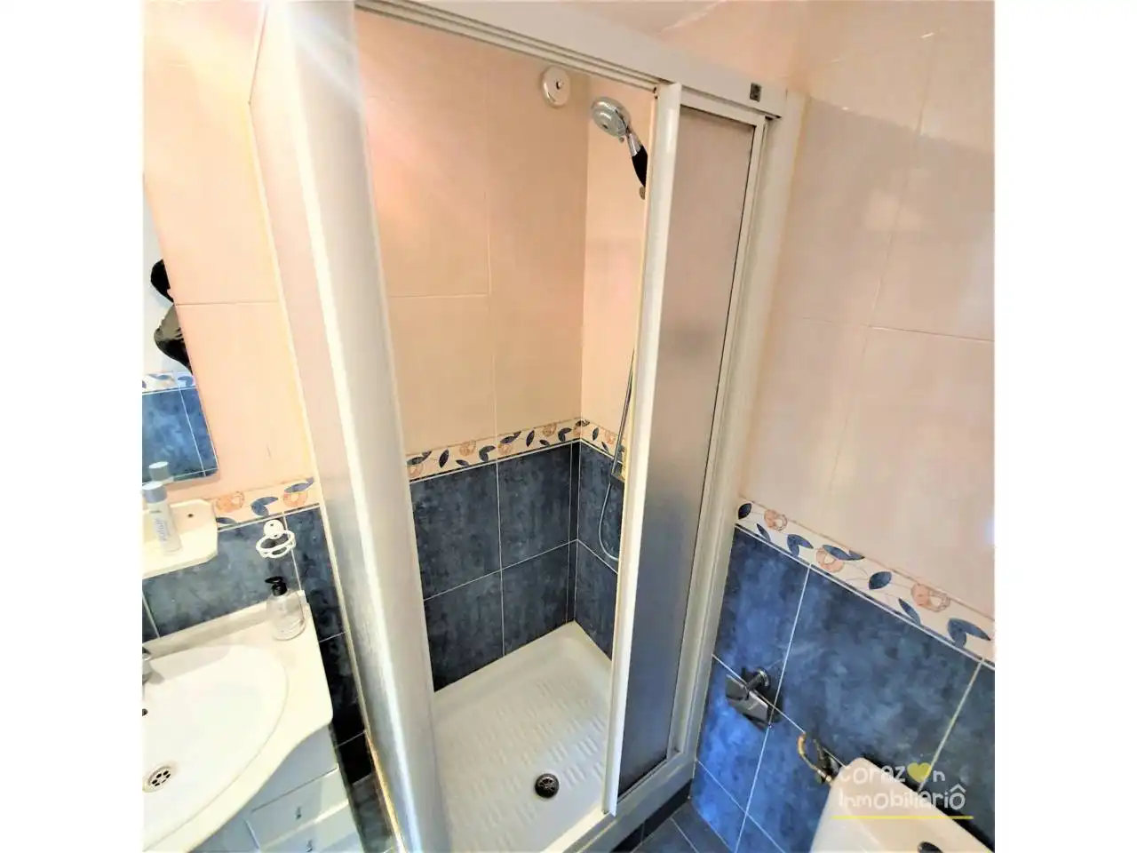 Bathroom of Study for rent in Madrid  with Air Conditioner, Parquet flooring and Storage room