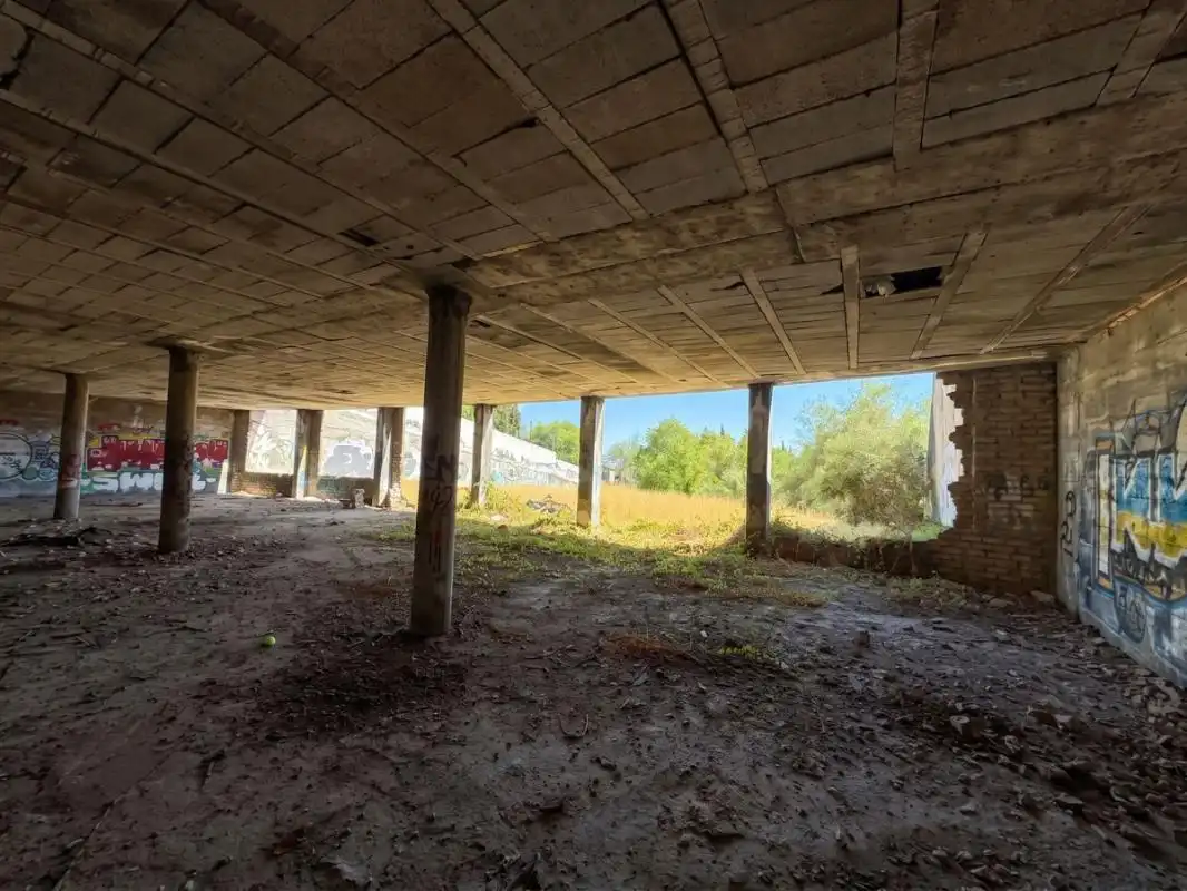 Terreny industrial en venda en Tomares