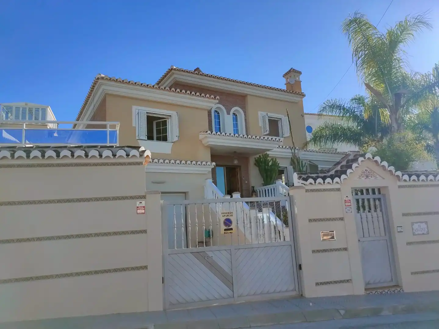 Detached house with garden for sale in Calle Poniente