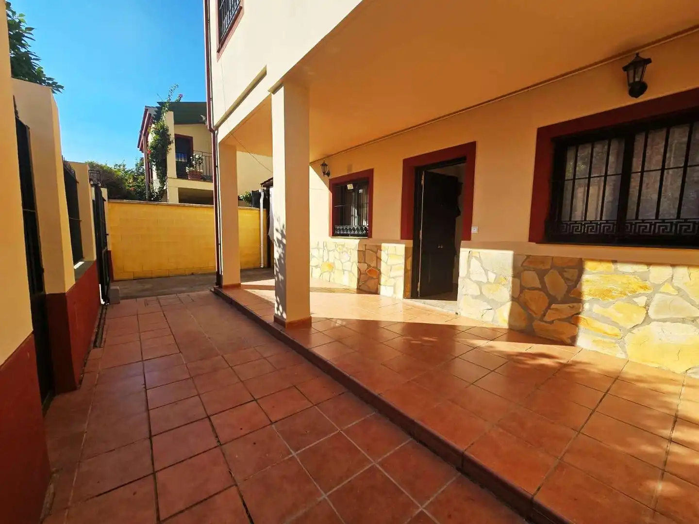 Terrassa de Casa adosada en venda en Bormujos amb Aire condicionat, Terrassa i Piscina comunitària