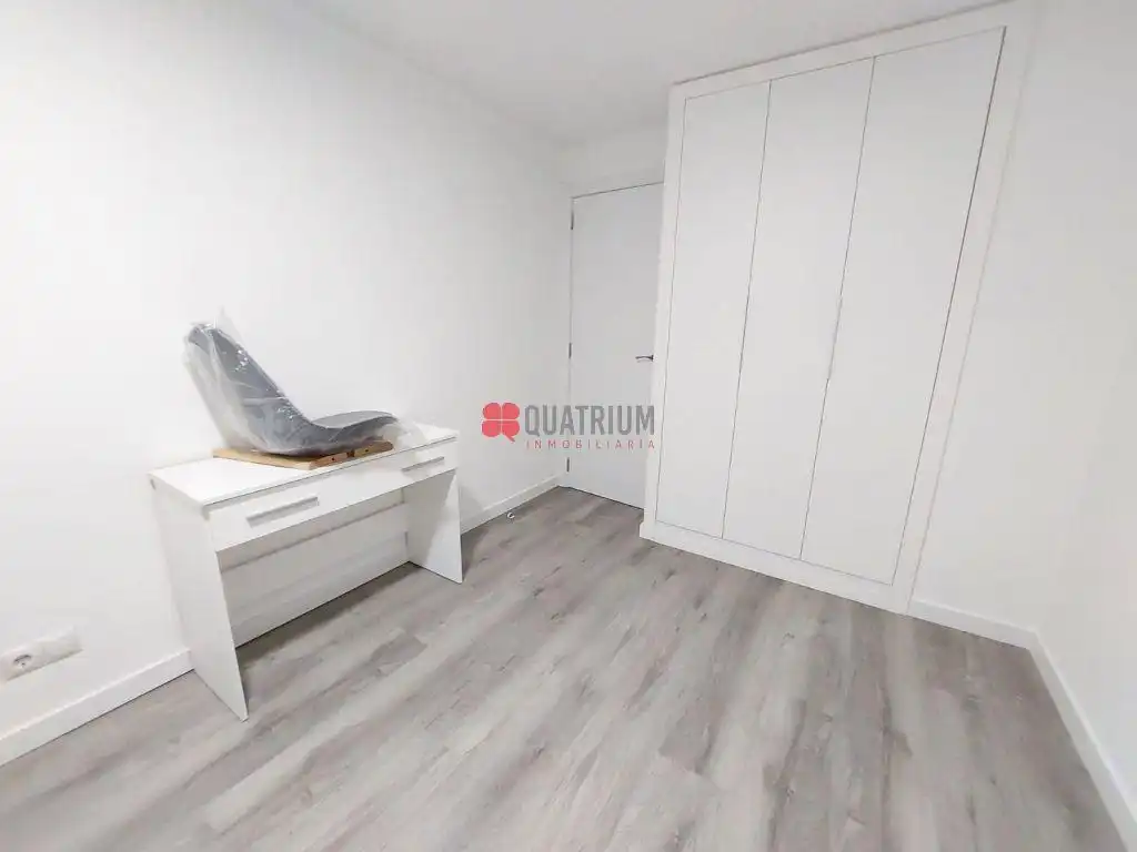 Schlafzimmer von Wohnung zur Miete in Santiago de Compostela 