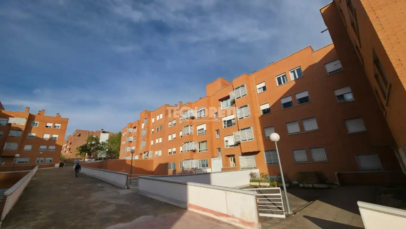 Vista exterior de Piso en venta en Guadalajara con Calefacción y Jardín privado